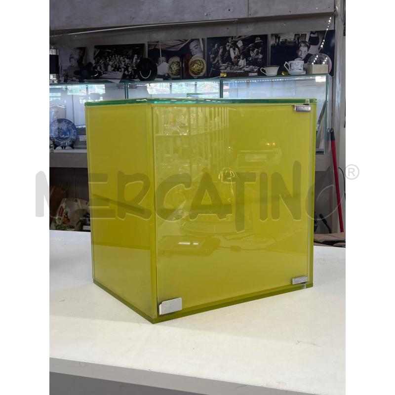 CUBO VETRO BACHECA COLORATA GIALLA 37X37 | Mercatino dell'Usato Teramo 1