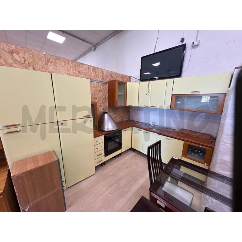 CUCINA GRANDE ANGOLARE LEGNO GIALLINA COMPLETO DI LAVATSTO + FRIG + FORNO+CAP + P COT + LAV | Mercatino dell'Usato Teramo 1