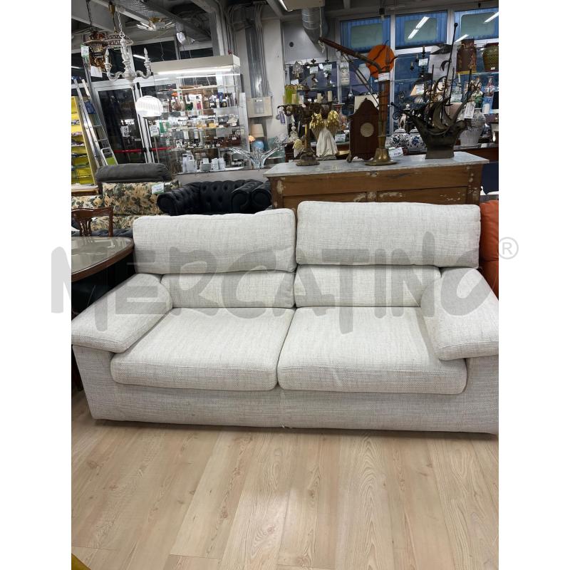 DIVANO 2 POSTI POLTRONE E SOFA IN STOFFA GRIGIO  | Mercatino dell'Usato Teramo 1