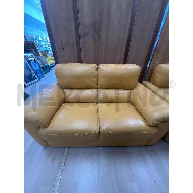 DIVANO CHATEAU D'AX 2 POSTI PELLE GIALLO CREMA | Mercatino dell'Usato Teramo 1