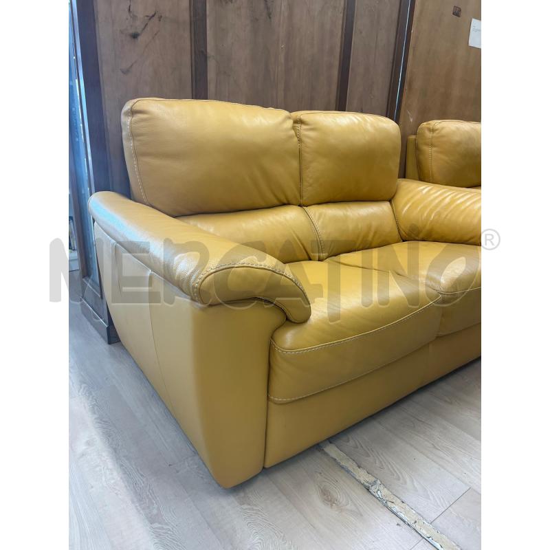 DIVANO CHATEAU D'AX 2 POSTI PELLE GIALLO CREMA | Mercatino dell'Usato Teramo 2