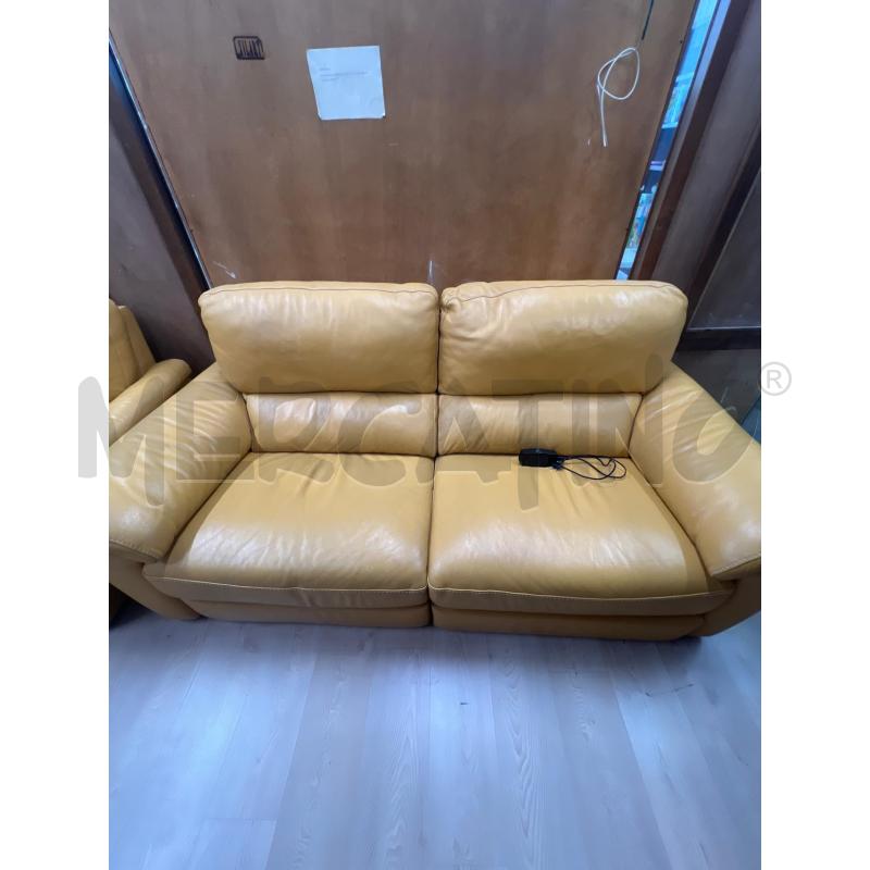 DIVANO CHATEAU D'AX 2 POSTI XL RECLINER ELETTRICO PELLE GIALLO CREMA | Mercatino dell'Usato Teramo 1