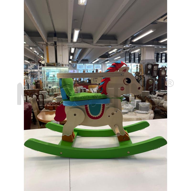 DONDOLINO IN LEGNO FORMA CAVALLO STOFFA VERDE | Mercatino dell'Usato Teramo 1