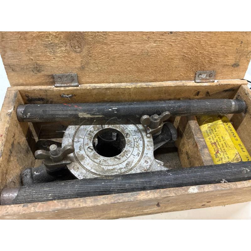FILIERA VECCHIA PER TUBI CON LAME E SCATOLA LEGNO | Mercatino dell'Usato Teramo 1