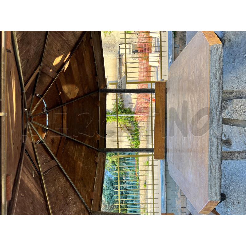 GAZEBO IN CEMENTO EFFETTO LEGNO FORMA PAGODA 4 PANCHE CON TAVOLO | Mercatino dell'Usato Teramo 4