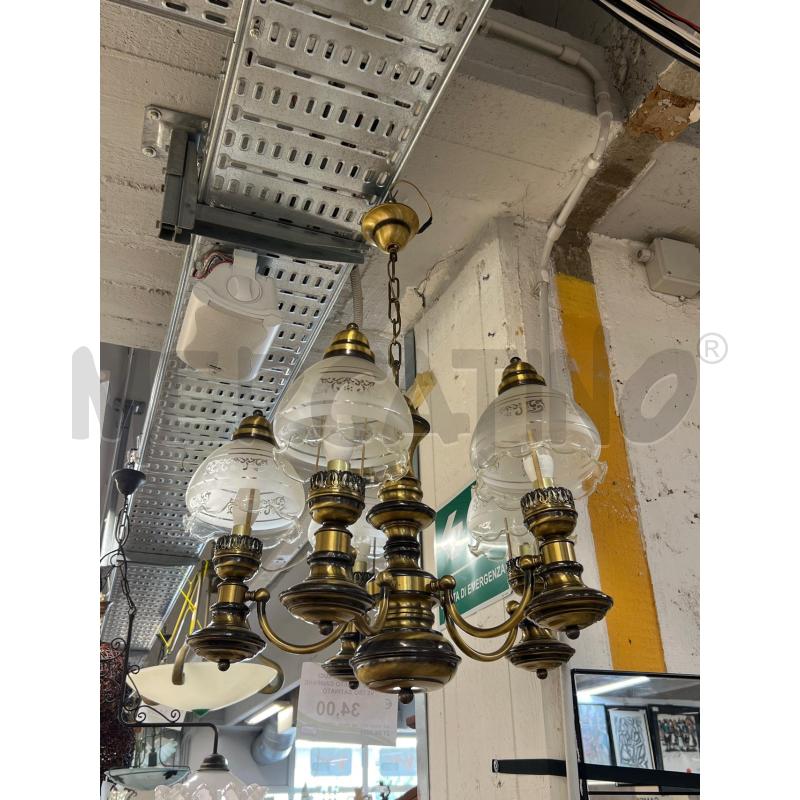 LAMPADARIO 5 LUCI METALLO DORATO CAMPANE VETRO SATINATO | Mercatino dell'Usato Teramo 1