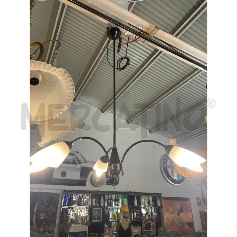 LAMPADARIO ANNI 60 BRACCIA FERRO VETRO OPALINE 3 LUCI | Mercatino dell'Usato Teramo 1
