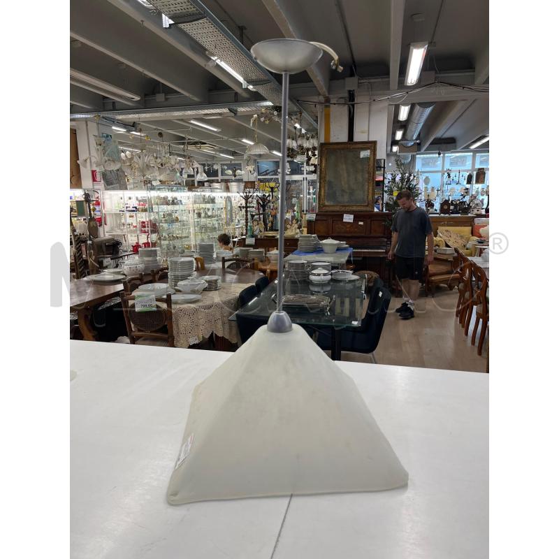 LAMPADARIO A SOSPENSIONE VETRO BIANCO FORMA PIRAMIDALE | Mercatino dell'Usato Teramo 1
