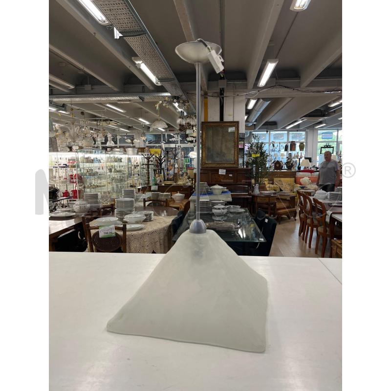 LAMPADARIO A SOSPENSIONE VETRO BIANCO FORMA PIRAMIDALE | Mercatino dell'Usato Teramo 1