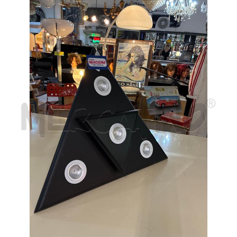 LAMPADARIO DESIGN LEGNO TRIANGOLARE NERO | Mercatino dell'Usato Teramo 1