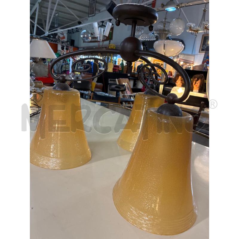 LAMPADARIO FERRO BATTUTO 3 CAMPANE VETRO TONI ARANCIO | Mercatino dell'Usato Teramo 2