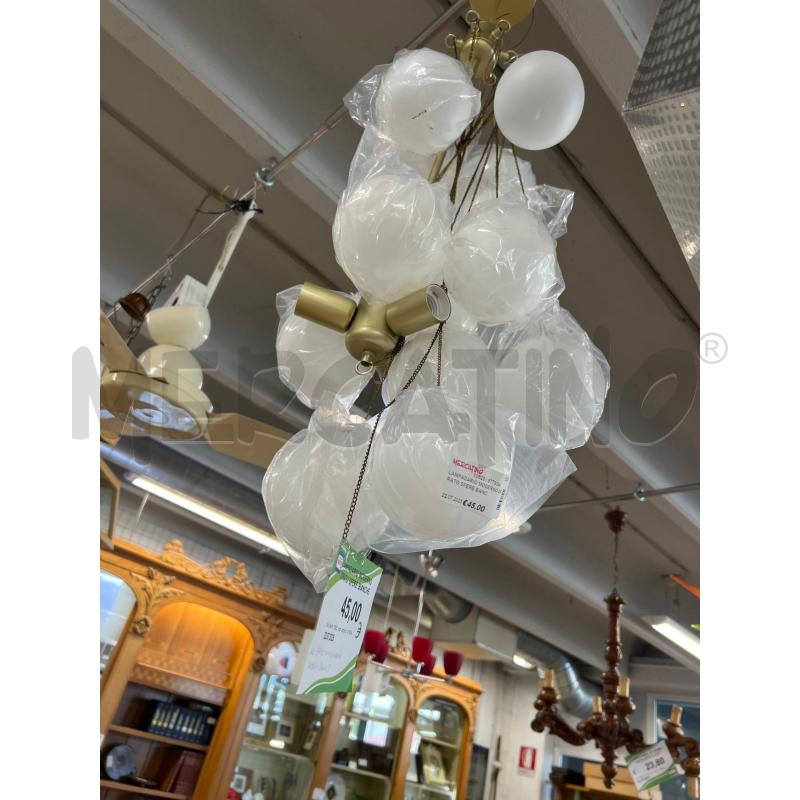 LAMPADARIO MODERNO DORATO SFERE BIANCHE | Mercatino dell'Usato Teramo 2