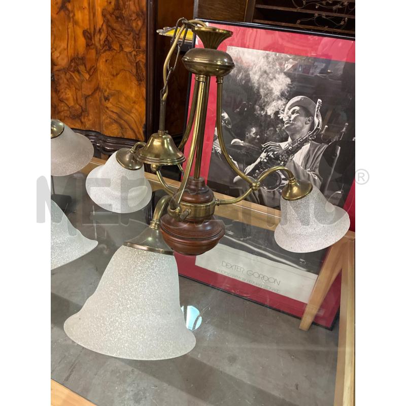 LAMPADARIO OTTONE LEGNO VETRO SATINATO 3 LUCI | Mercatino dell'Usato Teramo 3