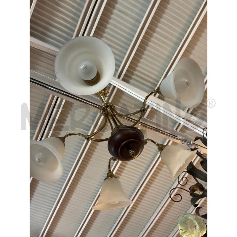 LAMPADARIO OTTONE LEGNO VETRO SATINATO 5 LUCI | Mercatino dell'Usato Teramo 2