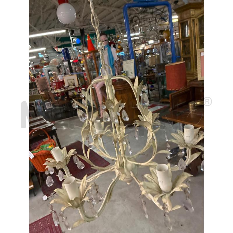 LAMPADARIO SHABBY FERRO 6 LUCI BIANCO CON PENDENTI | Mercatino dell'Usato Teramo 1
