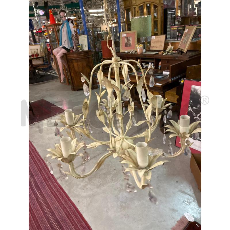 LAMPADARIO SHABBY FERRO 6 LUCI BIANCO CON PENDENTI | Mercatino dell'Usato Teramo 1
