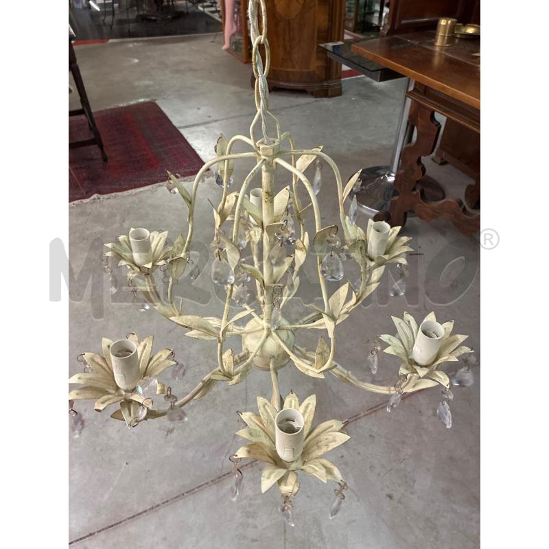 LAMPADARIO SHABBY FERRO 6 LUCI BIANCO CON PENDENTI | Mercatino dell'Usato Teramo 3