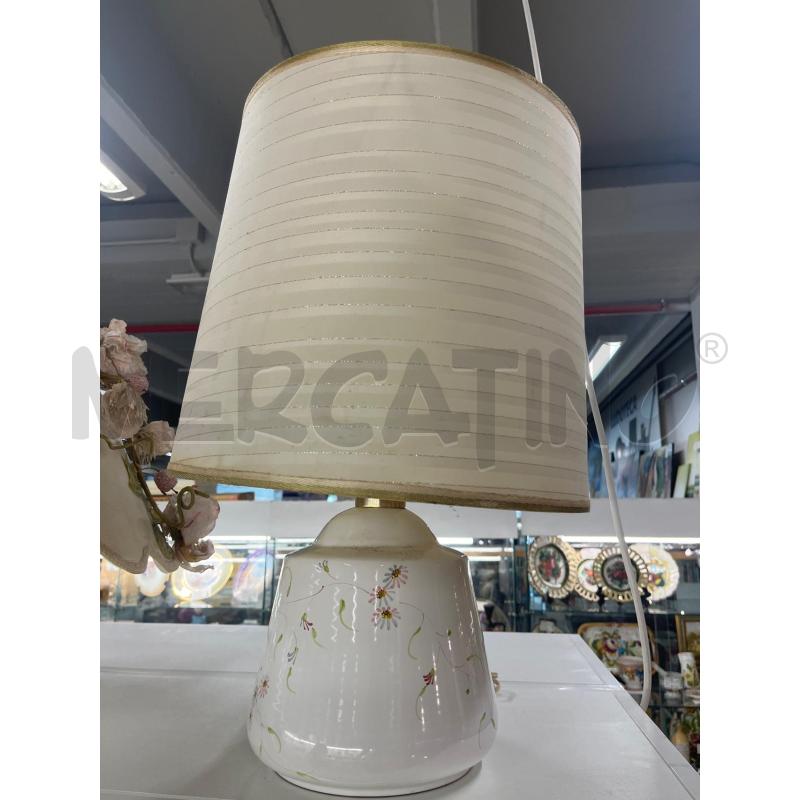 LAMPADA CERAMICA DI CASTELLI DIPINTA FIORELLINI CAPPELLO STOFFA | Mercatino dell'Usato Teramo 1