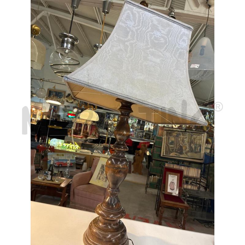 LAMPADA DA TAVOLO IN LEGNO TORNITO CON CAPPELLO  | Mercatino dell'Usato Teramo 1