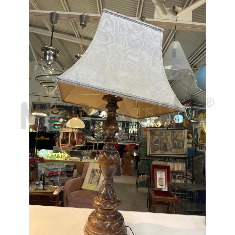 LAMPADA DA TAVOLO IN LEGNO TORNITO CON CAPPELLO  | Mercatino dell'Usato Teramo 3