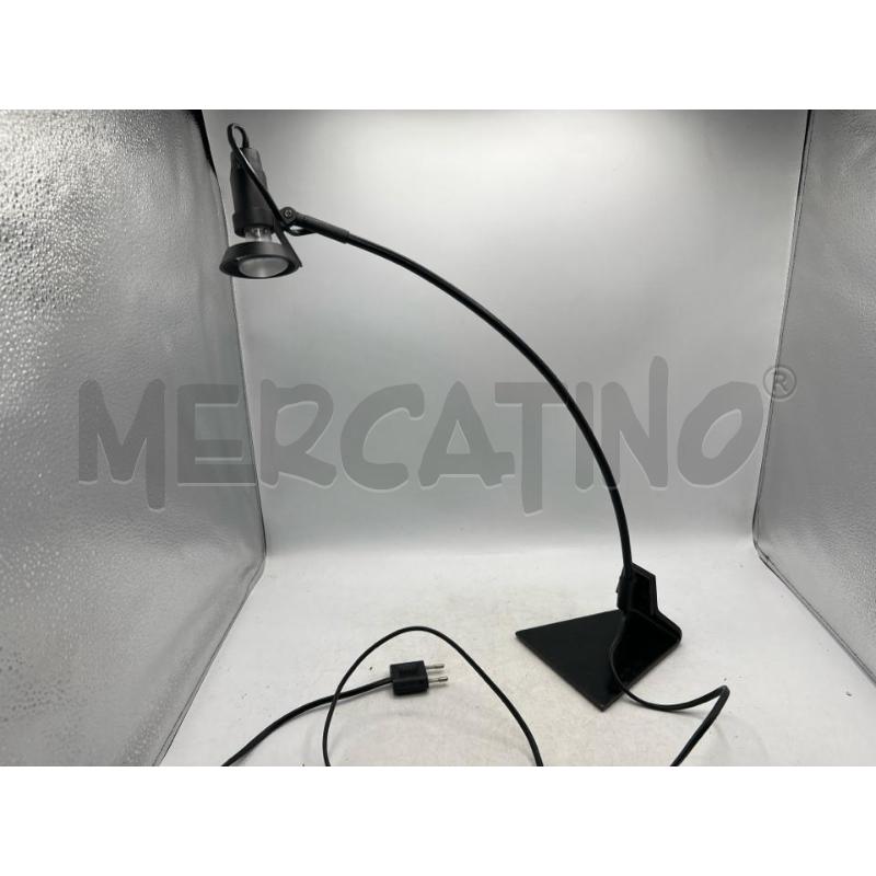 LAMPADA DA TAVOLO NERO STELO CURVO DESIGN | Mercatino dell'Usato Teramo 1