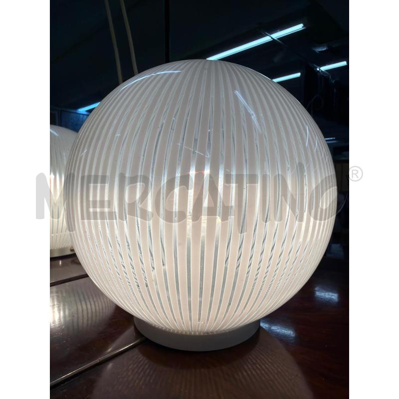 LAMPADA DA TAVOLO T VENINI VETRO SFERA RIGHE BIANCHE BASE METALLO BIANC | Mercatino dell'Usato Teramo 2