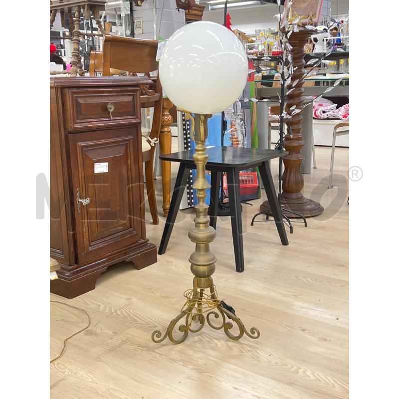 LAMPADA EPOCA IN METALLO DORATA CON SFERA VETRO BIANC | Mercatino dell'Usato Teramo 1