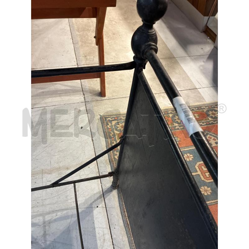 LETTO SINGOLO IN FERRO E LAMIERA CON DIPINTO CASTELLO  | Mercatino dell'Usato Teramo 4