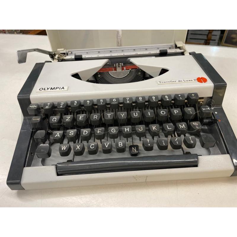 MACCHINA DA SCRIVERE OLYMPIA TRAVELLER DE LUXE VINTAGE FUNZIONANTE | Mercatino dell'Usato Teramo 2