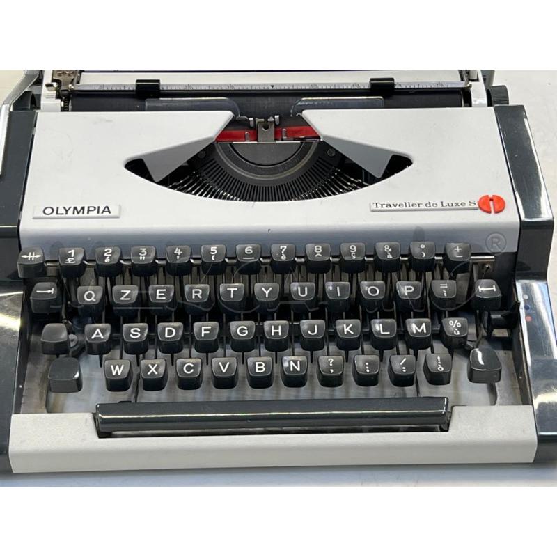 MACCHINA SCRIVERE D'EPOCA OLYMPIA TRAVELLER DE LUXE | Mercatino dell'Usato Teramo 2