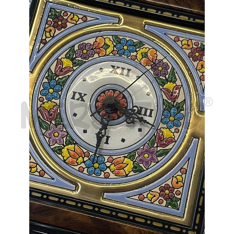 OROLOGIO MAIOLICA DIPINTA FINITURE DORATE E FIORELLINI +CORNICE NERA LEGNO - SPAGNOLO  | Mercatino dell'Usato Teramo 2