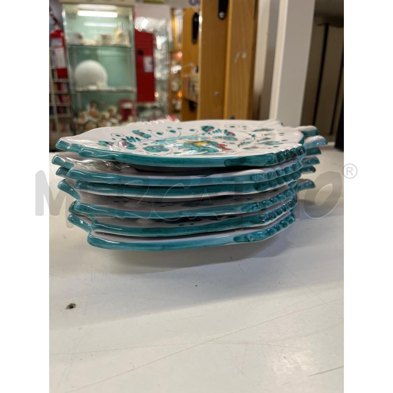 PIATTI PZ. 6 CERAMICA ARTIGIANALE FORMA PESCE AZZURRO DECORO GALLETTO A FIRMA LUPO - DERUTA | Mercatino dell'Usato Teramo 3
