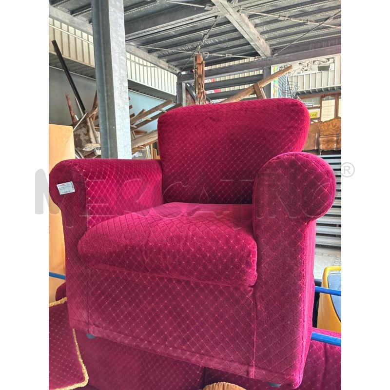 POLTRONA CLASSICA VELLUTO ROSSO  | Mercatino dell'Usato Teramo 2