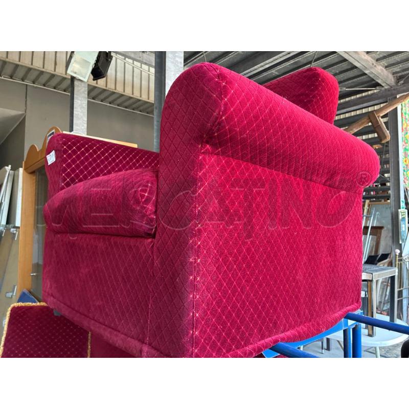 POLTRONA CLASSICA VELLUTO ROSSO  | Mercatino dell'Usato Teramo 3