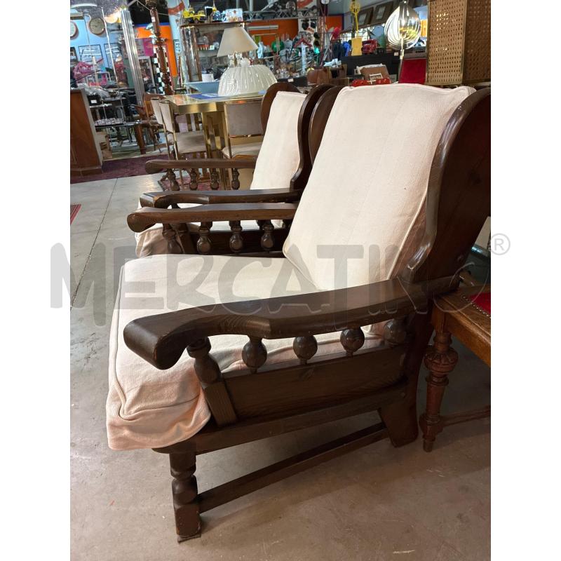 POLTRONA OLD AMERICA DA SALOTTO IN LEGNO CUSCINI BIANCHI | Mercatino dell'Usato Teramo 2