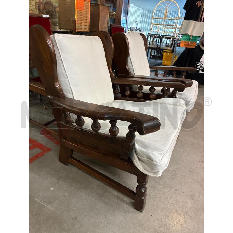 POLTRONA OLD AMERICA DA SALOTTO IN LEGNO CUSCINI BIANCHI | Mercatino dell'Usato Teramo 3