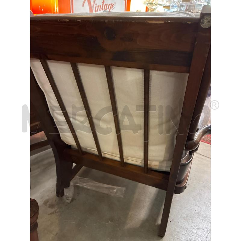 POLTRONA OLD AMERICA DA SALOTTO IN LEGNO CUSCINI BIANCHI | Mercatino dell'Usato Teramo 4