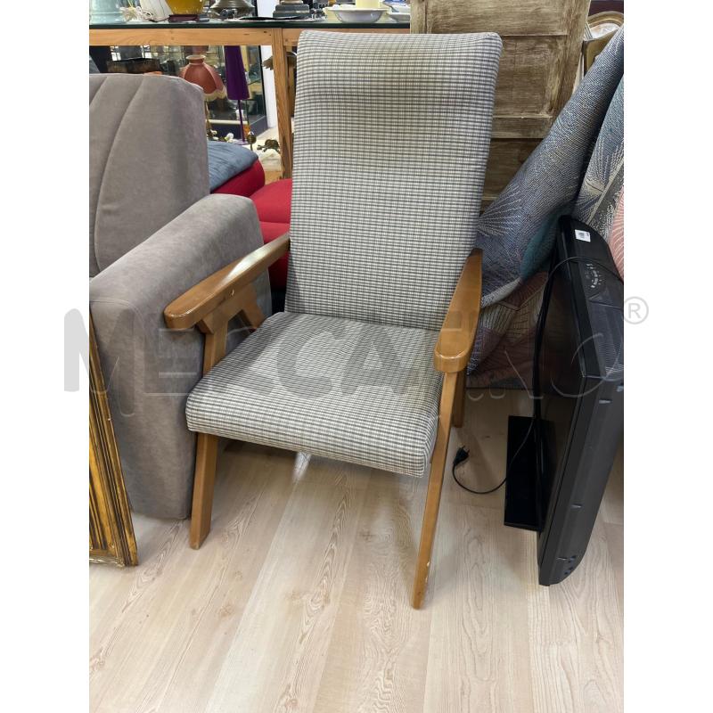 POLTRONA RECLINER LEGNO E STOFFA QUADRI GRIGIA | Mercatino dell'Usato Teramo 1
