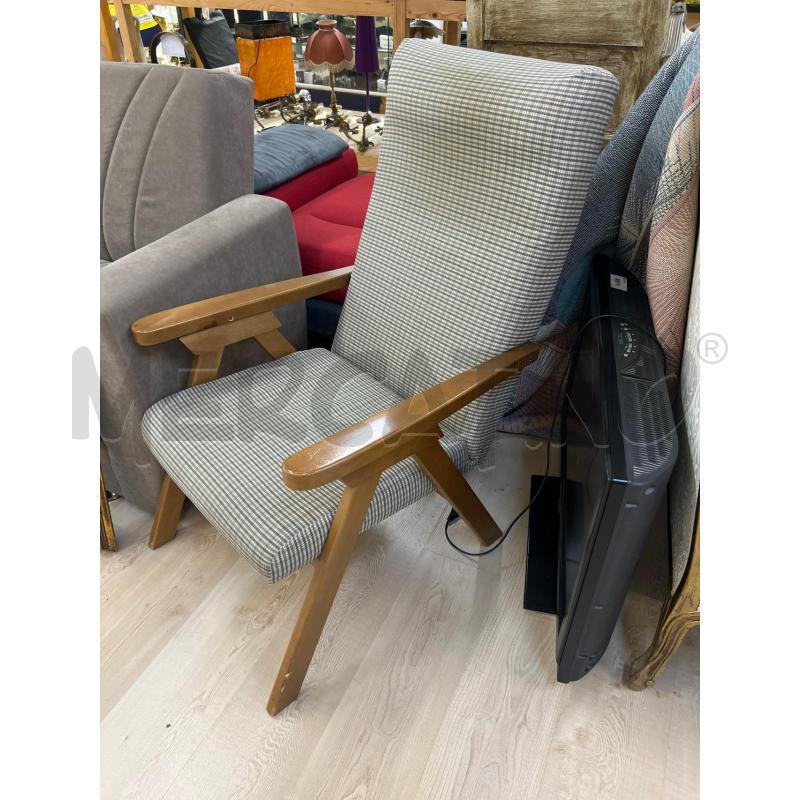 POLTRONA RECLINER LEGNO E STOFFA QUADRI GRIGIA | Mercatino dell'Usato Teramo 2