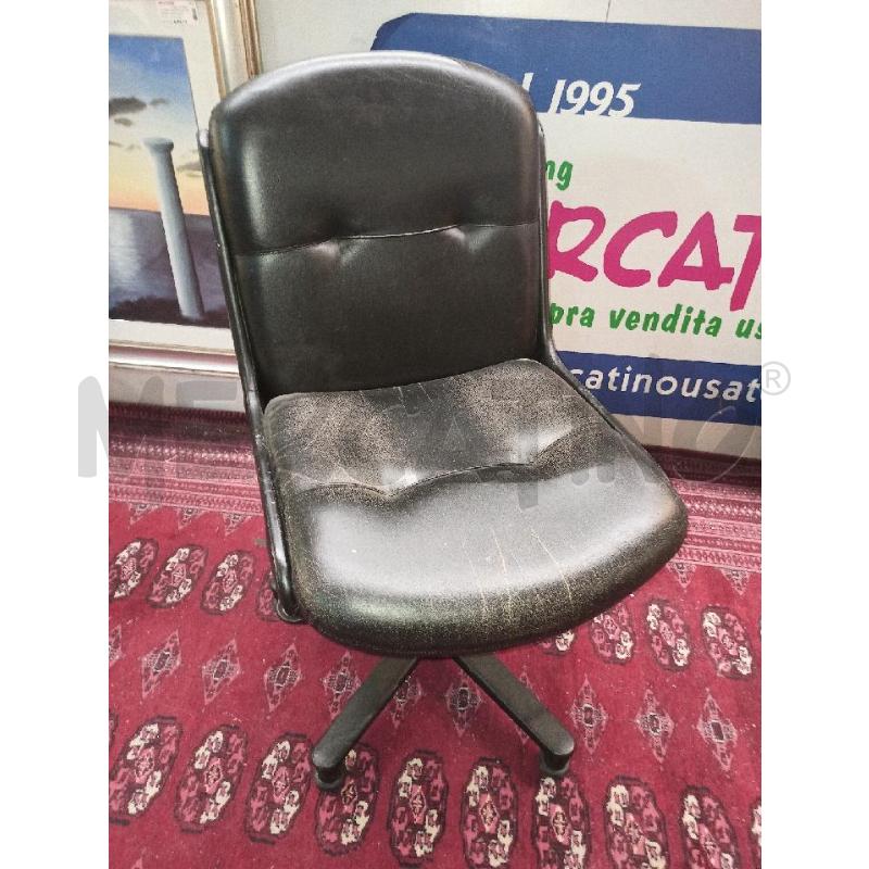 POLTRONA UFFICIO VINTAGE GIREVOLE NERA ALTEZZA REGOLABILE | Mercatino dell'Usato Teramo 1