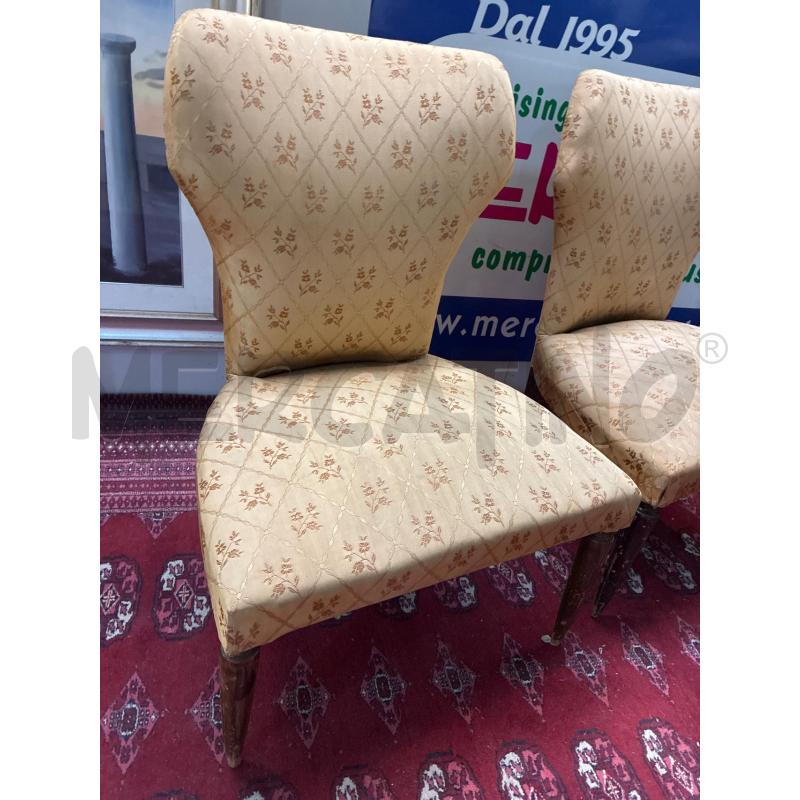 POLTRONCINA DA CAMERA VINTAGE TESSUTO RASO OCRA PIEDI LEGNO | Mercatino dell'Usato Teramo 3