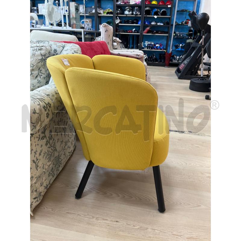 POLTRONCINA GIALLA PIEDI NERI | Mercatino dell'Usato Teramo 2