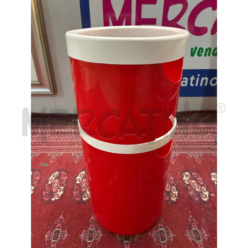 PORTA OMBRELLI VINTAGE LAR PLASTICA ROSSO E BIANCO | Mercatino dell'Usato Teramo 3