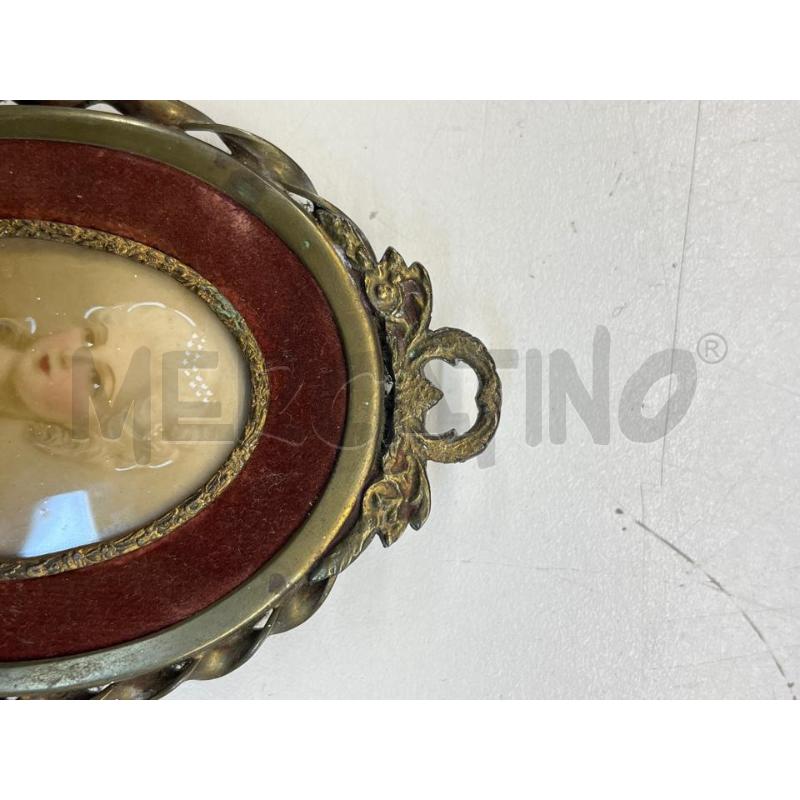 QUADRETTO EPOCA VOLTO DAMA TIPO CAMEO OVALE + CORNICE METALLO 8X12CM | Mercatino dell'Usato Teramo 2