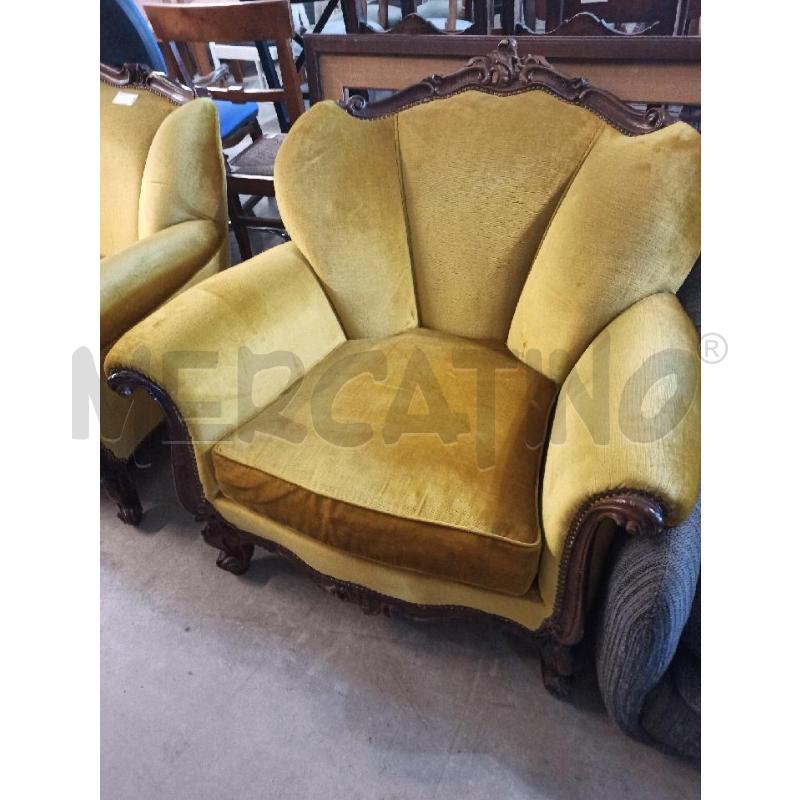 SALOTTO NOSTALGIA DIVANO + 2 POLTRONE LEGNO INTAGLIATO STOFFA VELLUTO GIALLINA | Mercatino dell'Usato Teramo 2