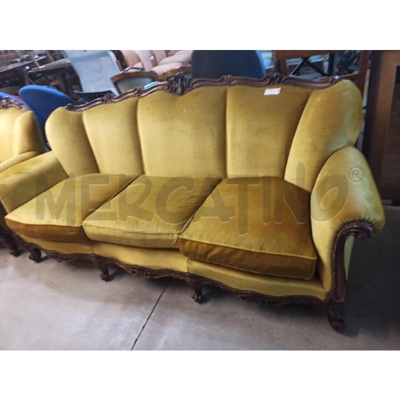 SALOTTO NOSTALGIA DIVANO + 2 POLTRONE LEGNO INTAGLIATO STOFFA VELLUTO GIALLINA | Mercatino dell'Usato Teramo 3