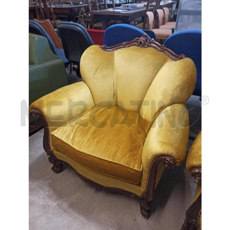 SALOTTO NOSTALGIA DIVANO + 2 POLTRONE LEGNO INTAGLIATO STOFFA VELLUTO GIALLINA | Mercatino dell'Usato Teramo 4