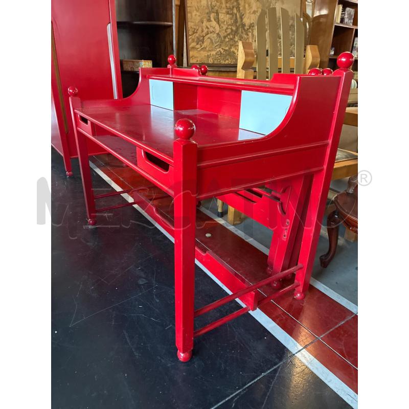 SCRIVANIA DESIGN CASSINA VINTAGE IN LEGNO SMALTATO ROSSO 2 CASSETTI FINITURE BIANCHE | Mercatino dell'Usato Teramo 2