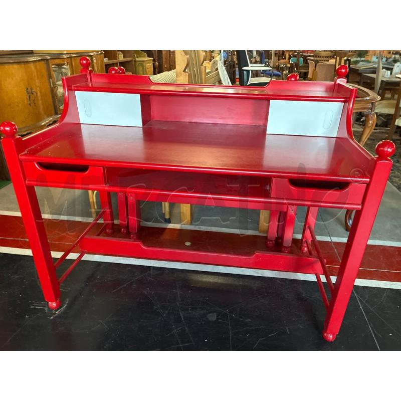 SCRIVANIA DESIGN CASSINA VINTAGE IN LEGNO SMALTATO ROSSO 2 CASSETTI FINITURE BIANCHE | Mercatino dell'Usato Teramo 3