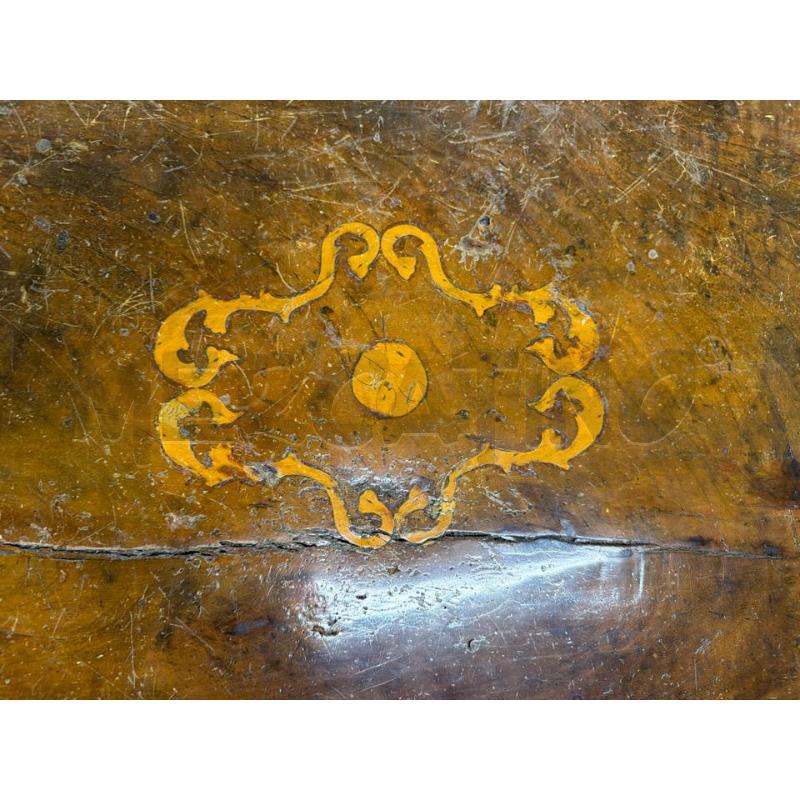 SCRIVANIA EPOCA PROB ORIGINI SICILIANE PIANO INTAGLIATO PIEDI LAVORATI A LIRA + 3 CASSETTINI | Mercatino dell'Usato Teramo 5